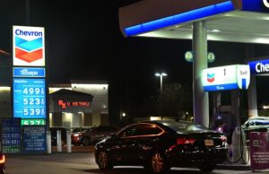 Precio del gas y petróleo se disparan por guerra en Irán