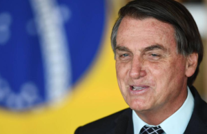 Expresidente Bolsonaro, en terapia intensiva con bronconeumonía