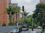 Piden revisar semáforo en La Abadía