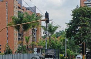 Piden revisar semáforo en La Abadía