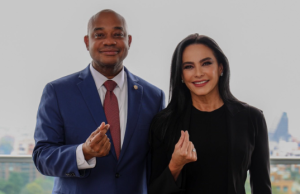 Luz María Zapata, fórmula vicepresidencial de Luis Guillermo Murillo