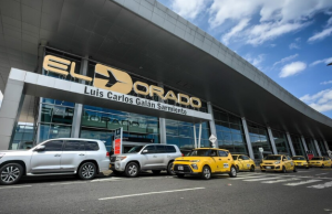 Taxistas del aeropuerto El Dorado bloquearon el ingreso a la terminal