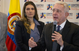 “Elijamos la primera mujer presidente de Colombia”: Álvaro Uribe
