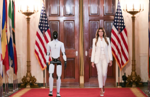 Un robot acompañó a Melania Trump en la Casa Blanca