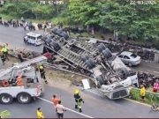 Reportan volcamiento de tractomula en salida del túnel del Boquerón
