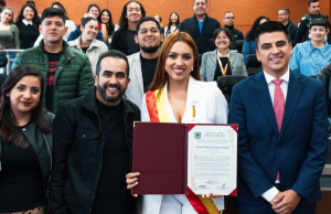 Condecoran a creadora de ‘Vos Podés’ por empoderamiento femenino