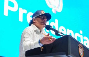 Petro dice que varios generales están en minería ilegal
