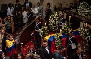 Colombia se desploma en índice mundial de la democracia por violencia política