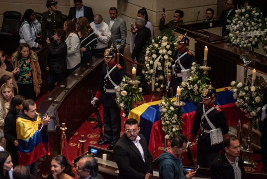 Colombia se desploma en índice mundial de la democracia por violencia política