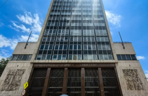 Expertos y economistas defienden autonomía del Banco de la República