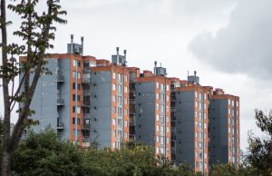40,8 % de hogares vive en arriendo y el 25,6 % tienen déficit habitacional