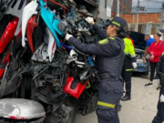 15 comparendos y tres locales cerrados tras megatoma en Bogotá