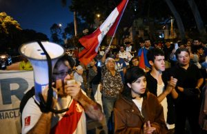 Los candidatos de derecha siguen punteando las votaciones en Perú