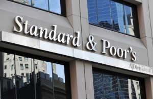 S&P baja nota soberana a Colombia por alto déficit fiscal