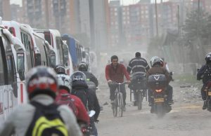 Reducir combustibles fósiles podría evitar más de 3.800 muertes al año en Colombia, según estudio oficial