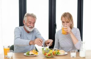 La dieta que deben seguir personas mayores de 50 años para potenciar el crecimiento sano de la masa muscular