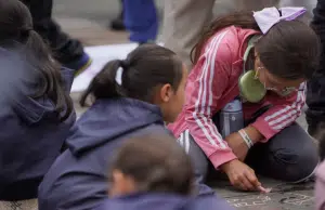 Los niños entran al debate presidencial: candidatos asumen compromiso por 14 millones de menores