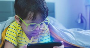 Trivia Maloka | ¿Cuál es el riesgo principal de la ‘gratificación instantánea’ digital en el desarrollo de la personalidad en los niños?