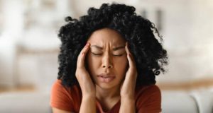 Una de cada cinco personas la padece, pero sigue siendo incomprendida: serie global pone rostro a la migraña