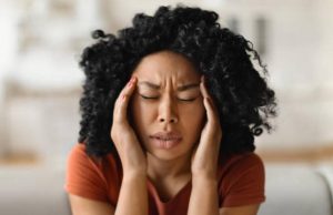 Una de cada cinco personas la padece, pero sigue siendo incomprendida: serie global pone rostro a la migraña