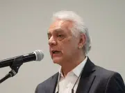 Renuncia el superintendente de Salud, Bernardo Camacho, a menos de seis meses de haber asumido y en medio de polémicas por su gestión