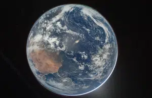 Astronautas de Artemis II envían las primeras imágenes de la Tierra rumbo a la Luna