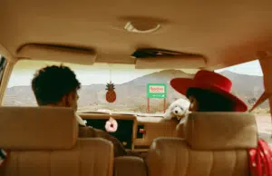 Airbnb lanza experiencia inmersiva junto a Sabrina Carpenter en California
