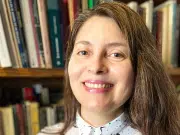 La colombiana Elizabeth Hernández Apráez gana premio internacional de literatura infantil 2025 con El gigante remendón