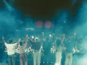 Morat conquista Coachella 2026: hizo su debut en medio de coros en español y llevó una sorpresa junto a Paulina Rubio