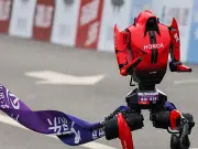 Robots hacen historia: un humanoide rompe récord en la media maratón de Pekín