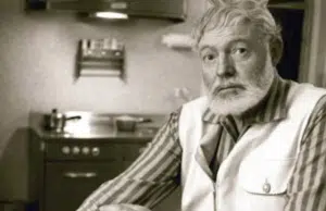 Ernest Hemingway: ‘Se necesitan dos años para aprender a hablar y 60 para aprender a callar’