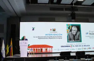 Uruguay regula los alquileres turísticos y reabre el debate en Colombia por las plataformas de renta corta