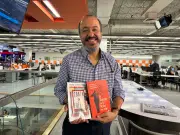 Germán Córdoba habló de su más reciente novela ‘Cortafuegos’: ‘No se suele escribir mucho sobre la amistad masculina, quizás porque no es comercial’
