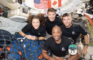 Astronautas de Artemis II serán extraídos de la nave este viernes
