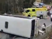 Bus de servicio público se volcó en la vía Tunja-Villa de Leyva: hay heridos