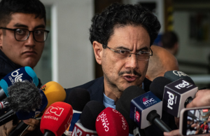 Cepeda responde al minDefensa tras desmentir supuesto atentado en su contra