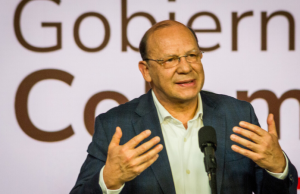 Gobierno está dispuesto a retomar debate en la junta del Banco: MinHacienda
