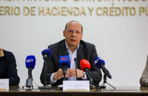 Gobierno estudia medidas para aliviar el alza en tasas de interés