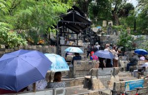 Superficie resbalosa en gruta de la Virgen