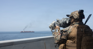 Irán descarta reabrir el estrecho de Ormuz tras incautar dos buques mercantes