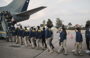 Gobierno de Kast deporta a 19 colombianos en primer vuelo