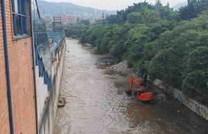 Avanzan obras en el cauce sur del río Medellín