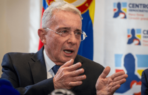 Expresidente Uribe cuestiona a asesor de campaña de Abelardo de la Espriella
