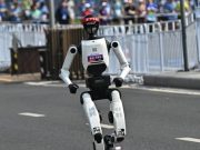 Un robot humanoide bate el récord en la media maratón de Pekín