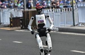 Un robot humanoide bate el récord en la media maratón de Pekín