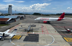 Bloqueos complican operación en aeropuerto de Bucaramanga