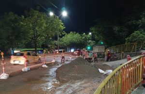 Avanzan reparaciones tras daño por tubo roto en Envigado