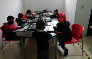 No desmontar Aulas de Apoyo en Bogotá piden a alcalde Galán