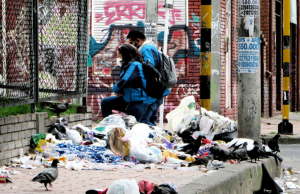 Vecinos de Chapinero Alto denuncian que están atrapados entre basuras