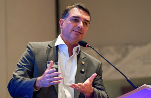 Congreso brasileño habilita reducir pena de Bolsonaro